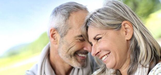 mujer y hombre con aumento de potencia después de los 60